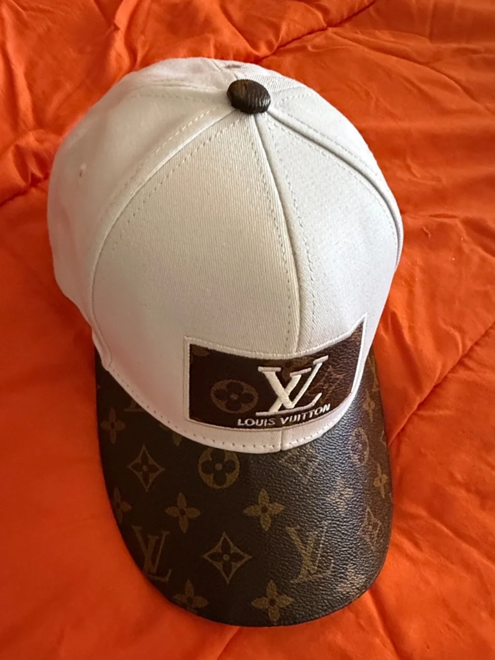 Louis Vuitton White and Brown Monogram Baseball Cap - Picture 10 of 10